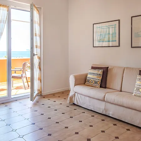 Διαμέρισμα Beachfront Lido 95 *