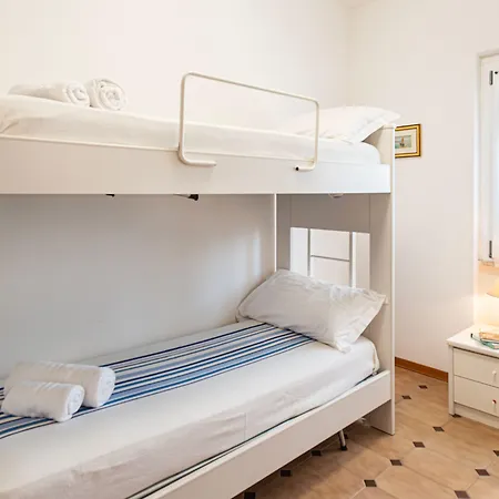 Beachfront Lido 95 *