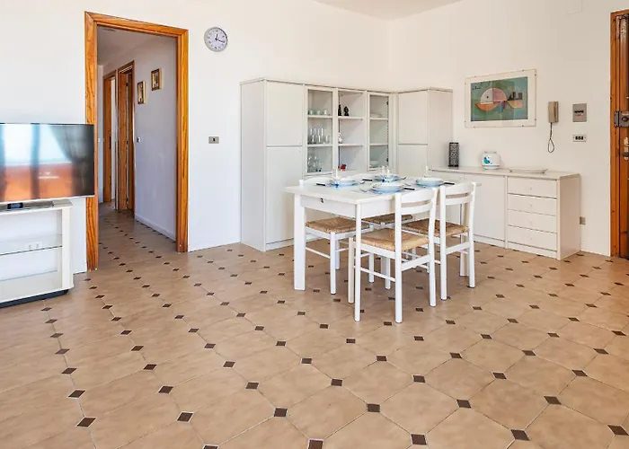 Beachfront Lido 95 *