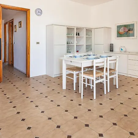 Beachfront Lido 95 *