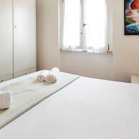 Beachfront Lido 95 Apartman *